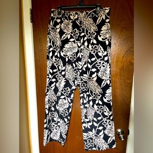 Vintage Stylish Pretty Cute Black, Cream & Beige Floral Leaves Talbots Pants